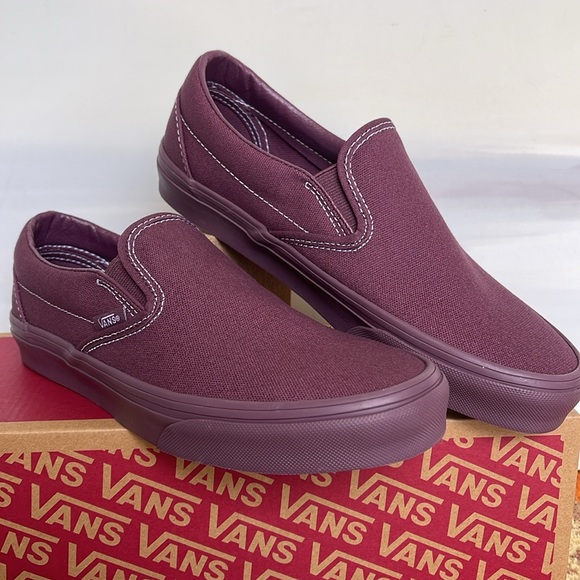 Vans WMNS Classic Slip-On
Pastel Mono Plum Wine
VN000CT5CHI
Sneakers - Picture 7 of 16